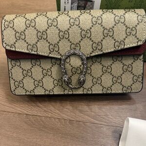 Gucci handbags in the 10480 wine red colorway